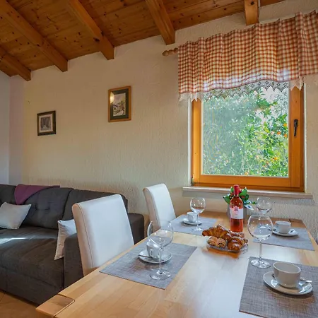 Garden House Kablar 풀라