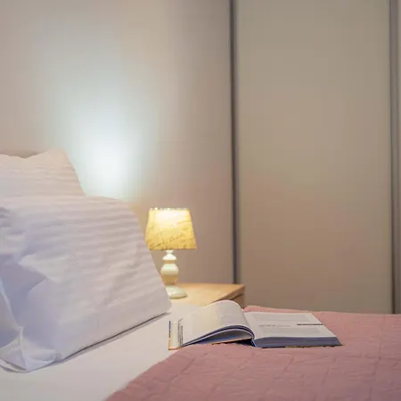 Garden House Kablar 펜션 풀라