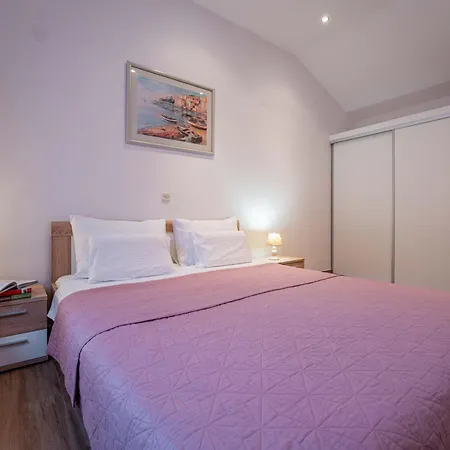 Garden House Kablar Feriehus *