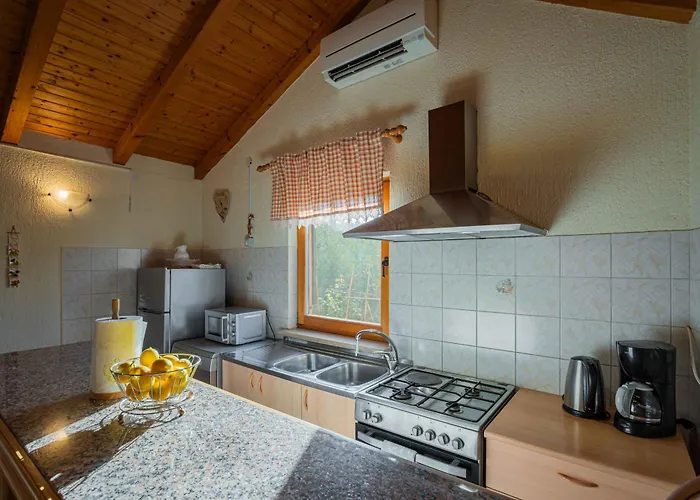 Garden House Kablar Semesterbostad