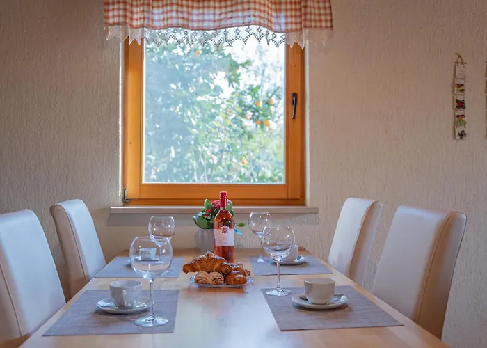 Semesterbostad Garden House Kablar *