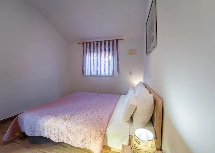 Garden House Kablar Semesterbostad